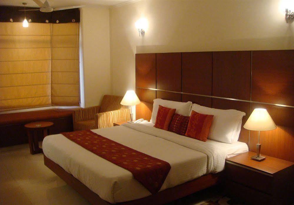 Ahuja Residency Dlf Phase 2 Hotell Gurgaon Eksteriør bilde