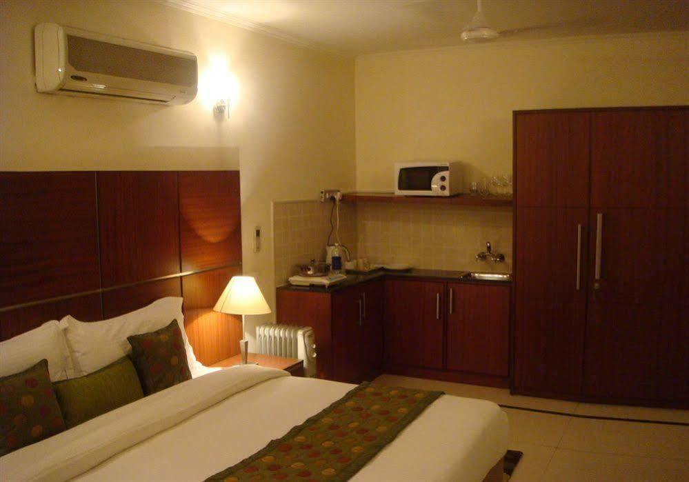 Ahuja Residency Dlf Phase 2 Hotell Gurgaon Eksteriør bilde